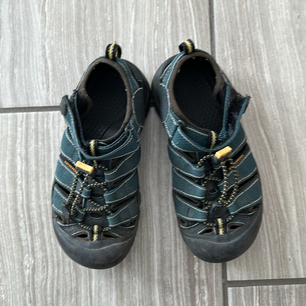 Keens - big kid size 1